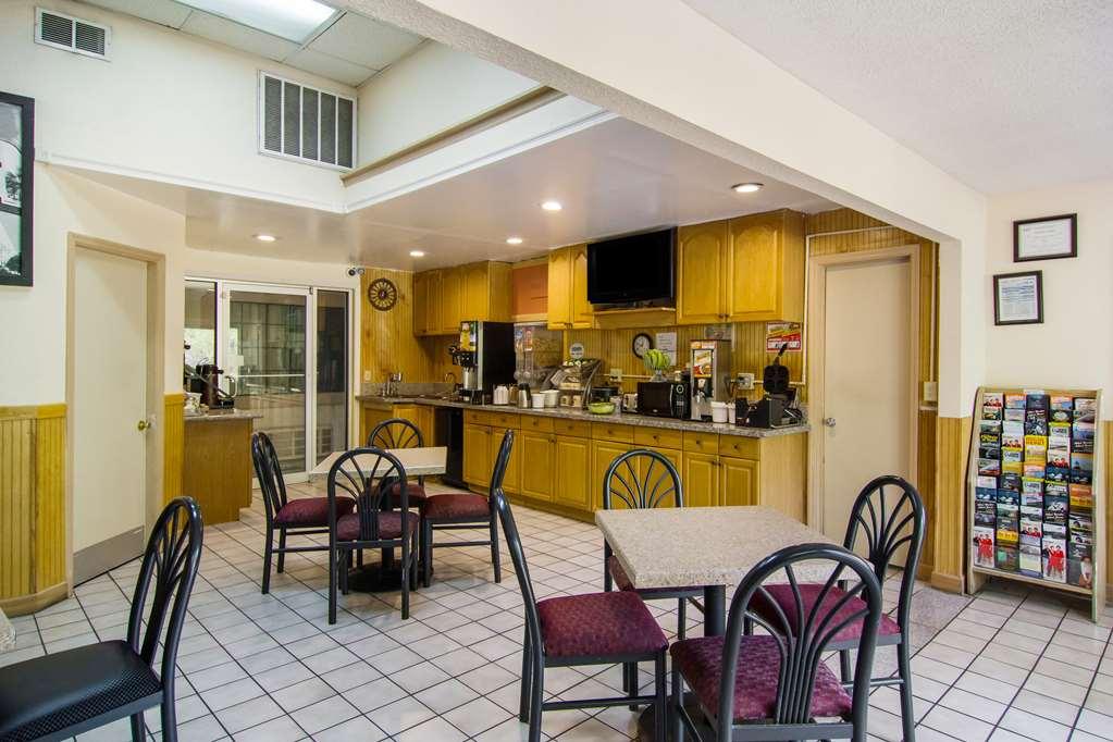 Americas Value Motel Darien