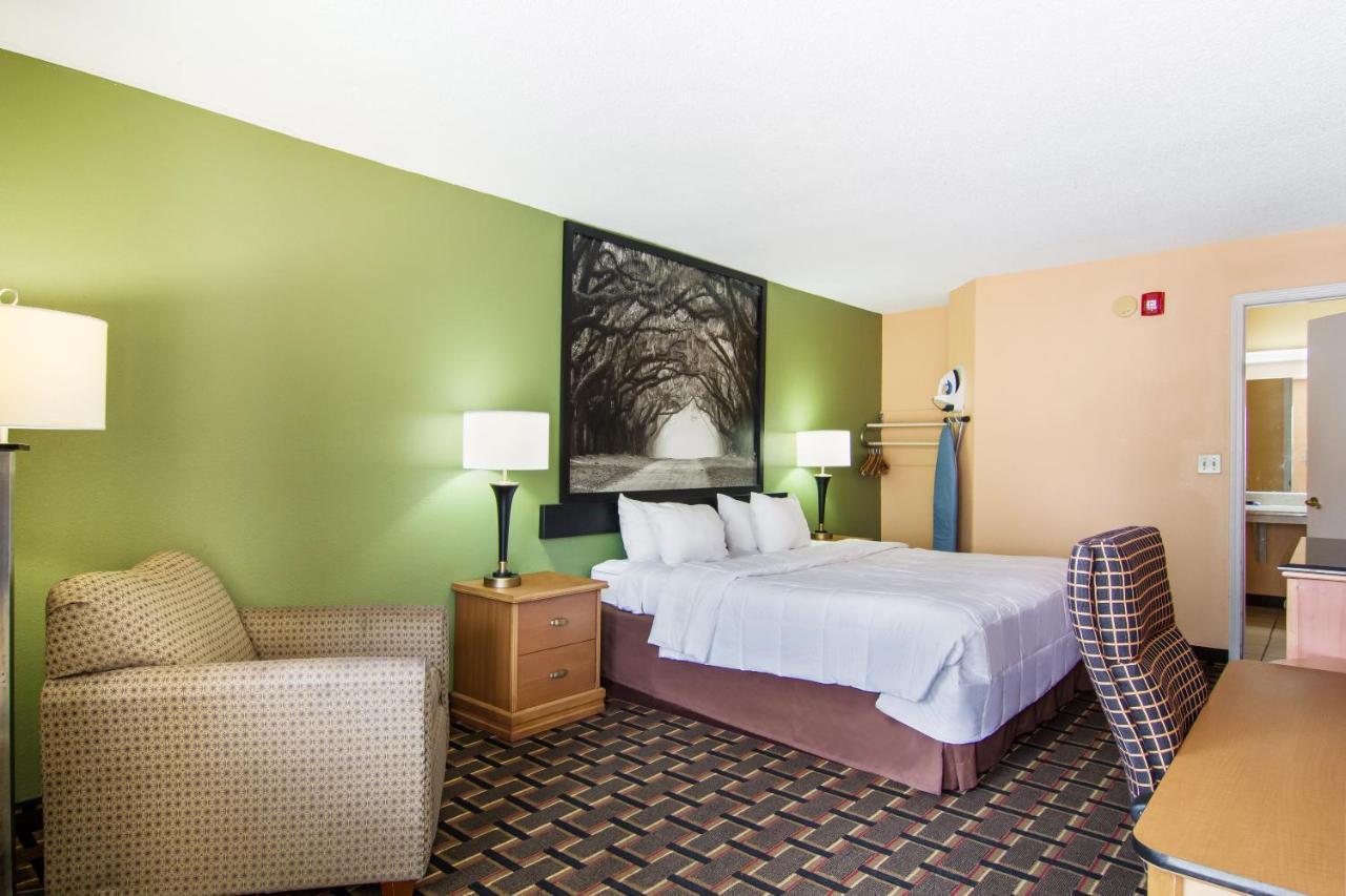 Motel Americas Value Darien